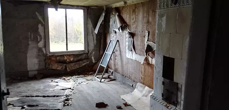 Why Selling a Distressed House Through Traditional Methods Fails in Dayton